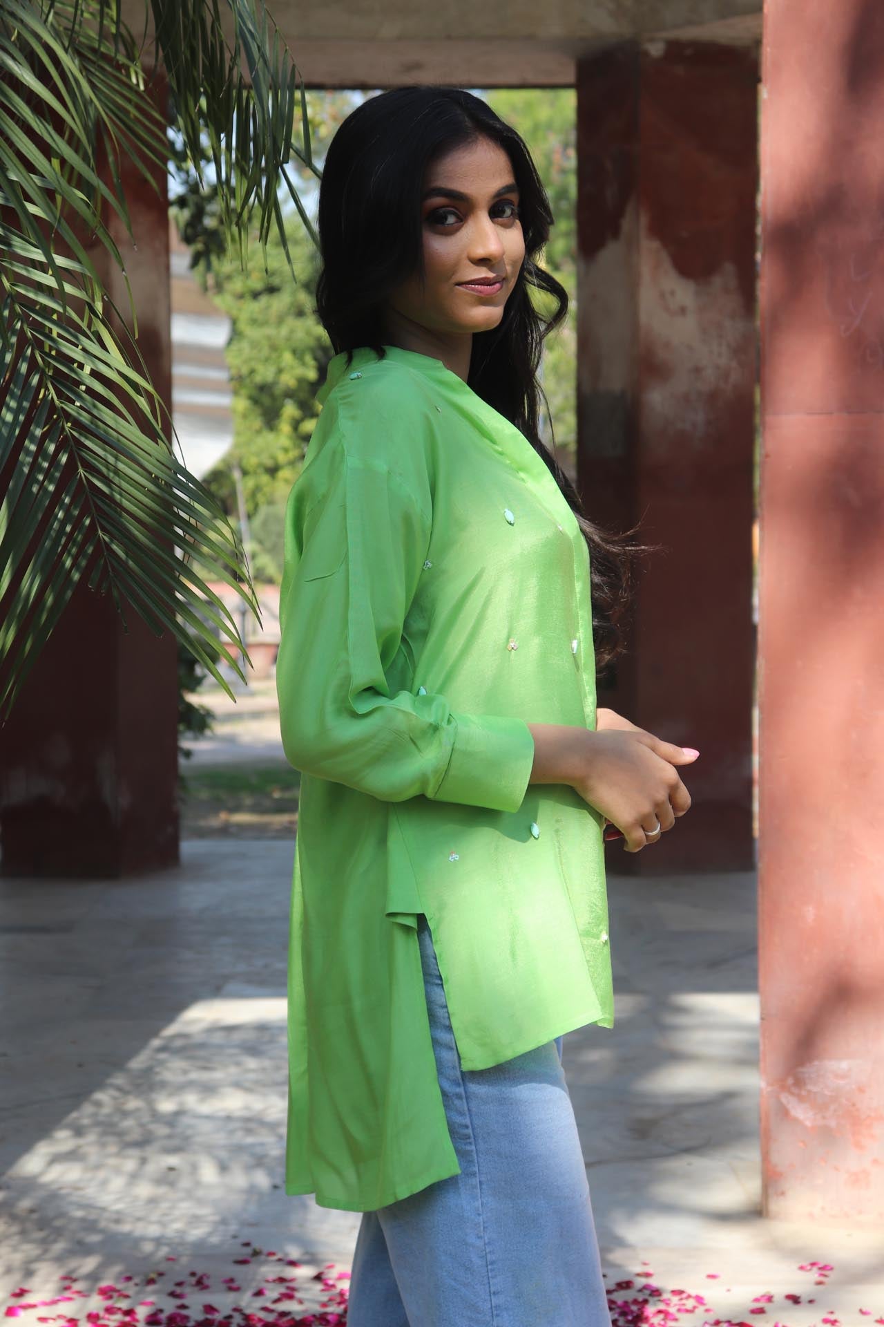 SOLID EMBROIDERED OVERSIZE SHIRT