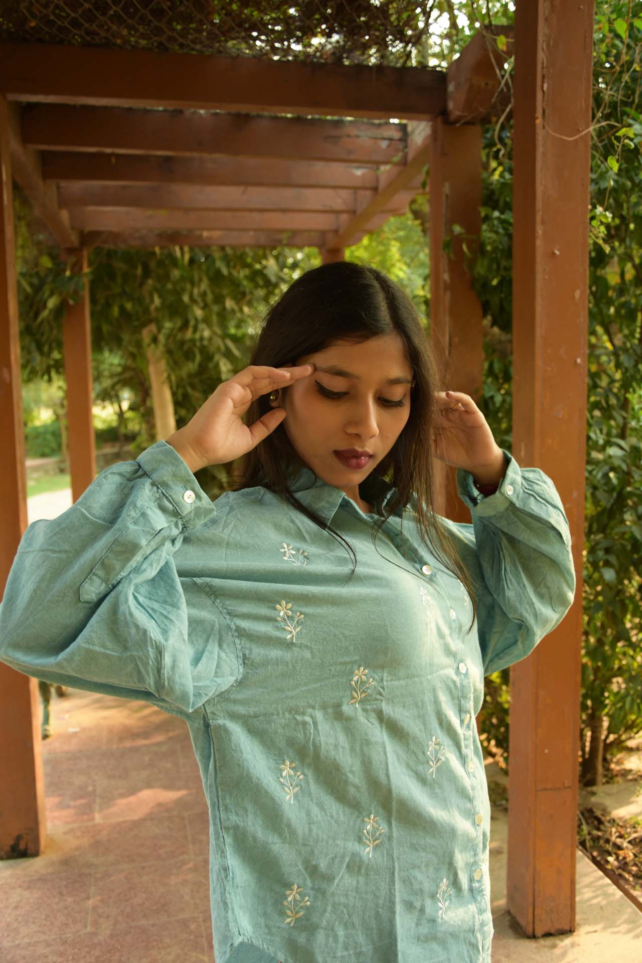 STONEWASH EMBROIDERED OVERSIZE SHIRT(SKYBLUE)